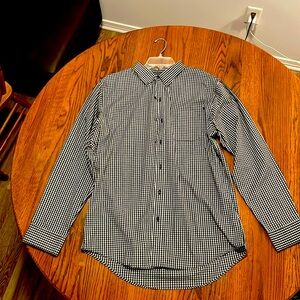 Van Heusen checkered men’s dress shirt. Large